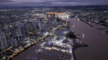 Itajaí recebe nesta quinta mais um Boat Show com cerca de 60 barcos, passeios de vela, telão da Copa e lazer para famílias