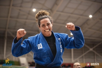 Carina Santi: a atleta que transformou dor em força e criou um movimento de empoderamento feminino através do Jiu-Jitsu