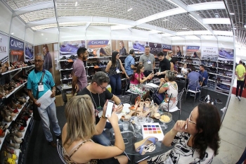 Principais grifes nacionais se mobilizam para a 40 Graus Feira de Calçados e Acessórios