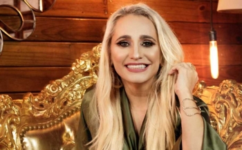 Clau Felippe: apresentadora do programa Na Ativa e o seu poder de influenciar com muito estilo