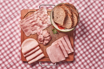 Irmãos Bonatti: empresa produz linguiças artesanais e vende em todo o território nacional