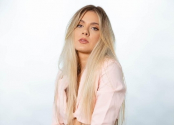 Dos Tribunais aos Palcos: Conheça a promessa do pop que trocou a advocacia pela carreira artística