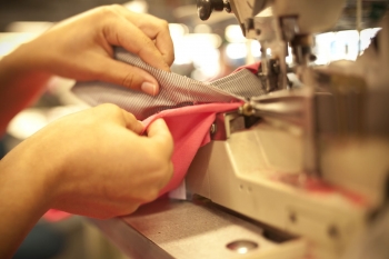 Brandili lança projeto para capacitar jovens que têm interesse em trabalhar com corte e costura